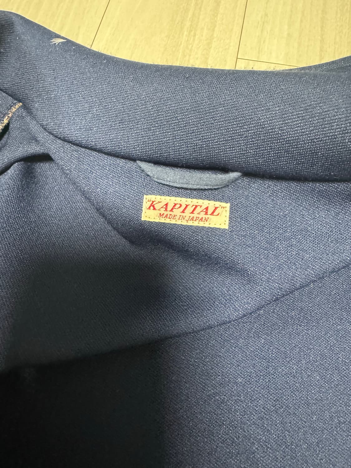 캐피탈 트랙자켓 져지 4사이즈 네이비 색상 판매합니다. 상품이미지5