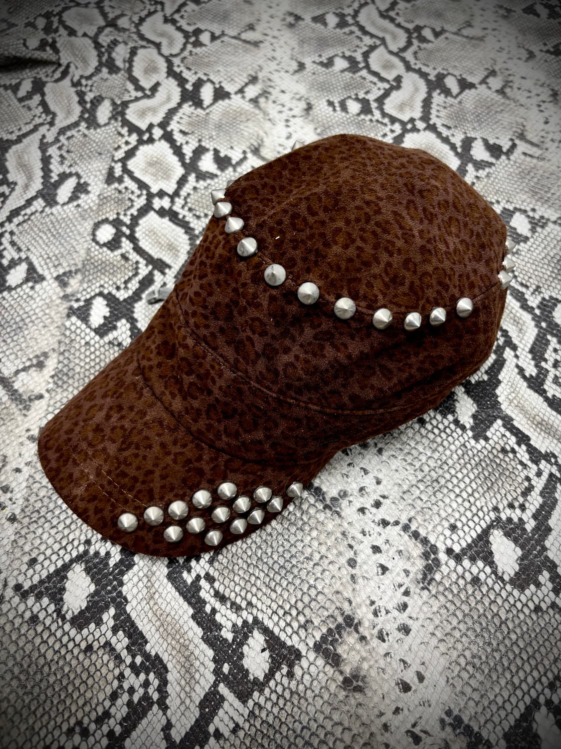 “Vintage” Leopard Stud Cap 상품이미지1