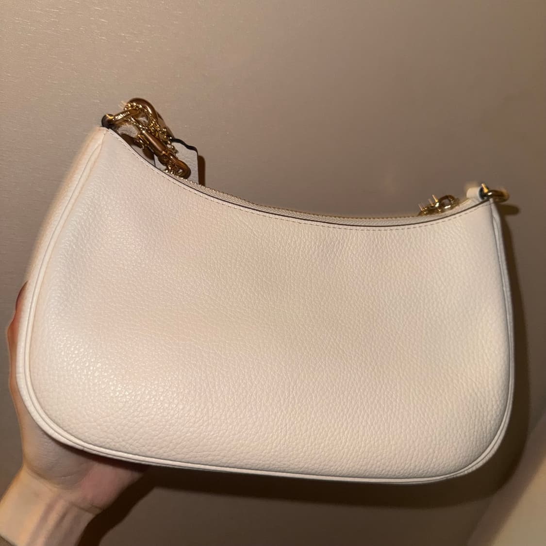 코치 테리 숄더 백 위드 핀 (더스트백 있음) 상품이미지2