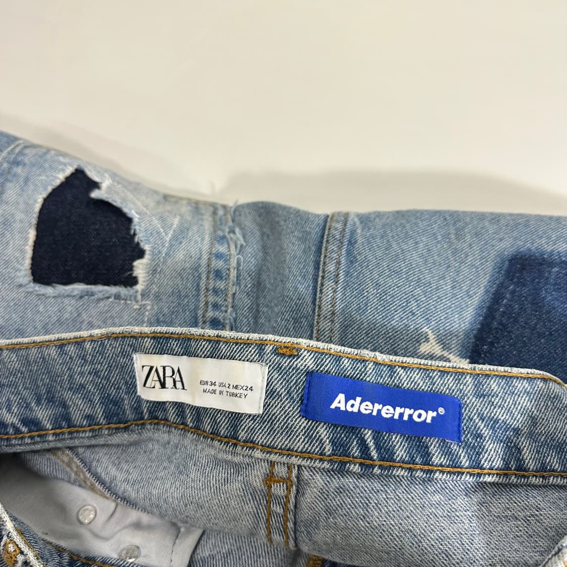 34 아더에러 X 자라 자더에러 연청 패치워크 디스트로이드 데님팬츠 상품이미지4