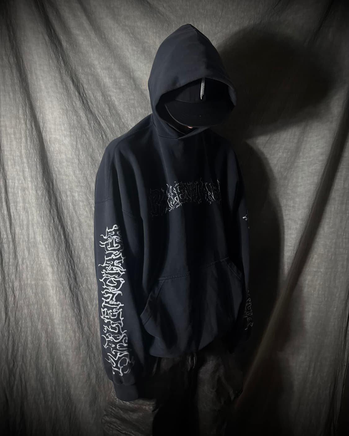 Balenciaga Metal Logo Oversized Hoodie   상품이미지2