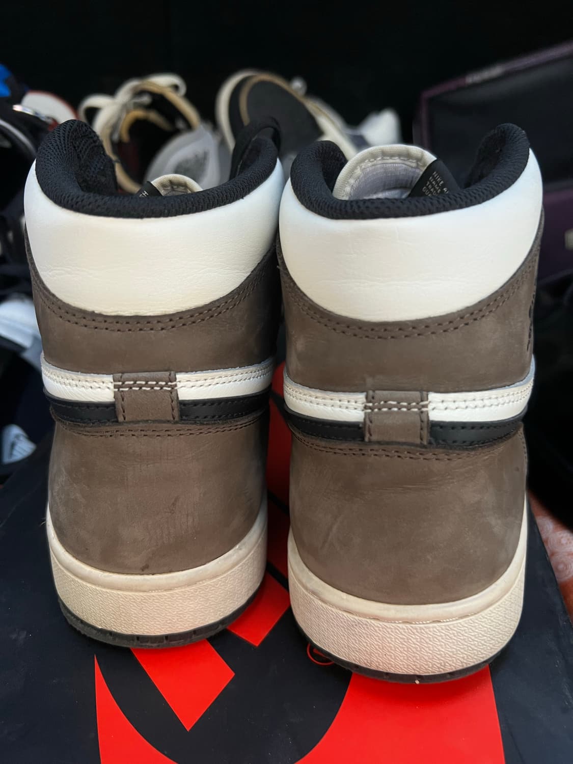 나이키 에어 조던 1 레트로 하이 OG 다크 모카 285 상품이미지2