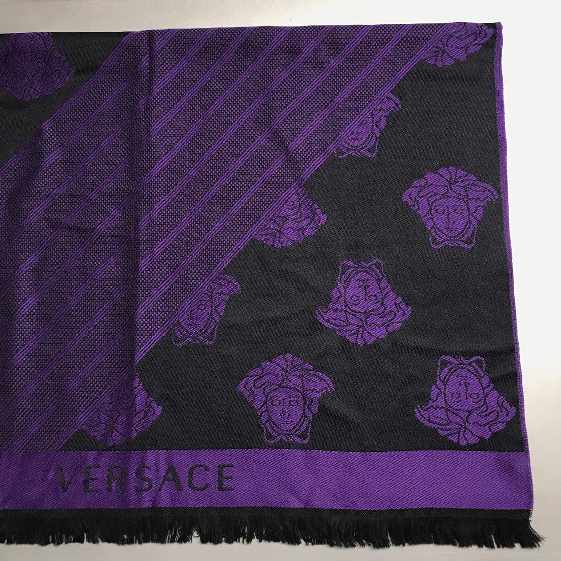 베르사체 메두사 머플러 퍼플 상품이미지3