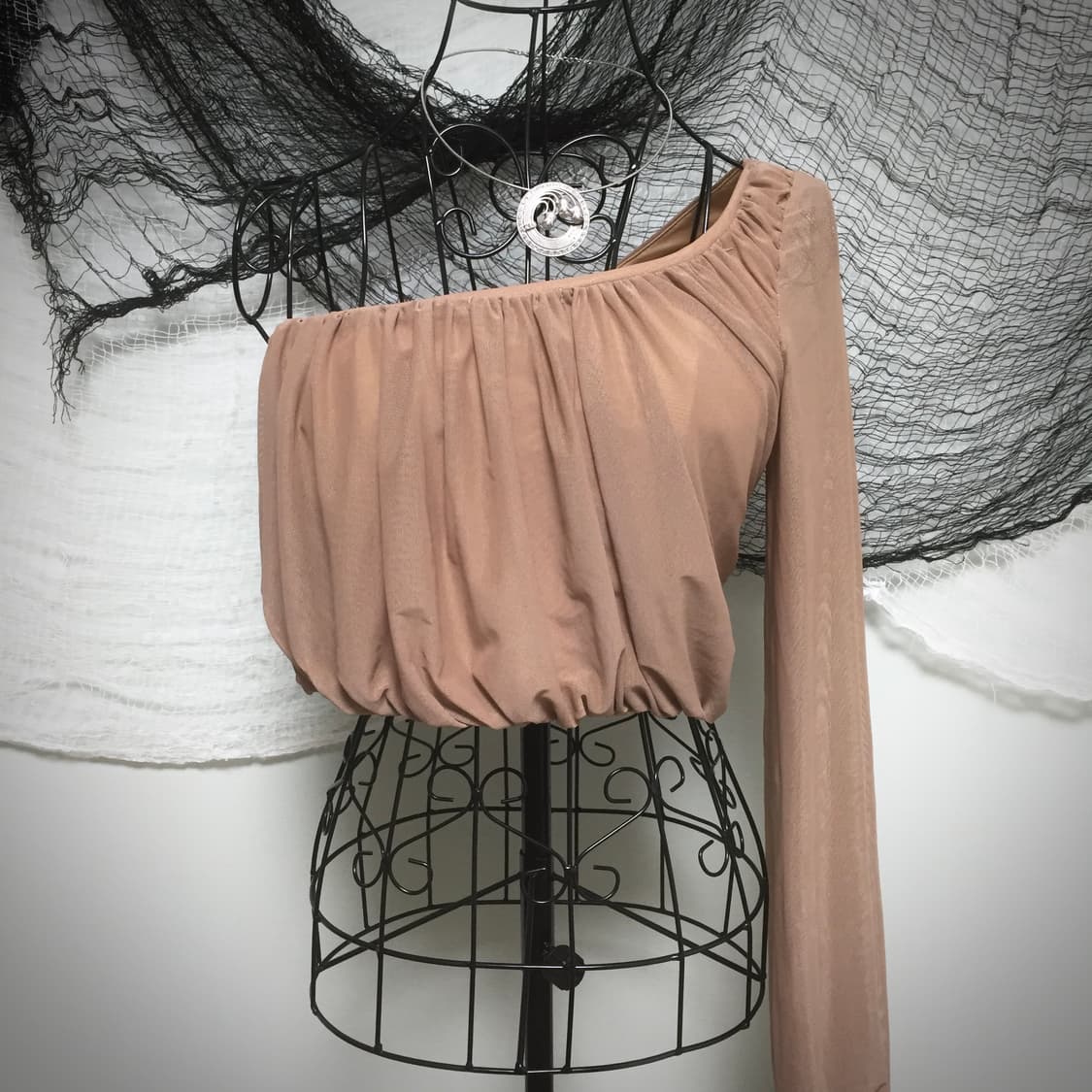 갸루 see-through shirring off-shoulder Top 상품이미지2