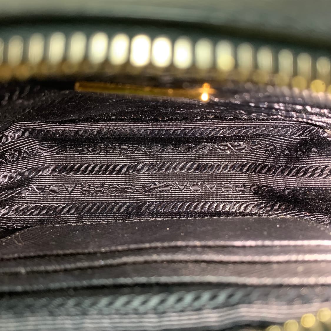 정품) 프라다 블랙 사피아노 미니 크로스백 금장 상품이미지6