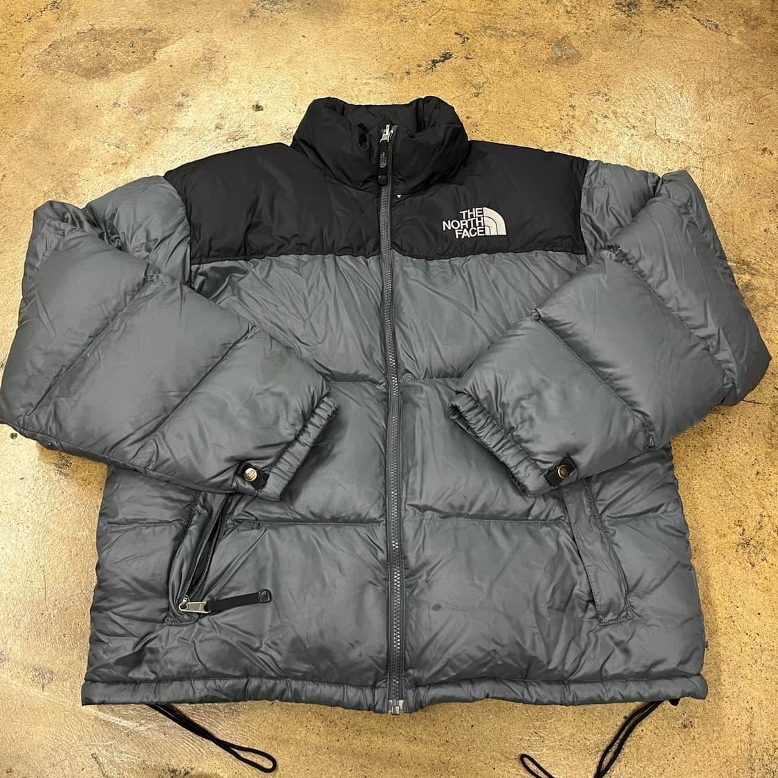 노스페이스 그레이 눕시 패딩 상품이미지2