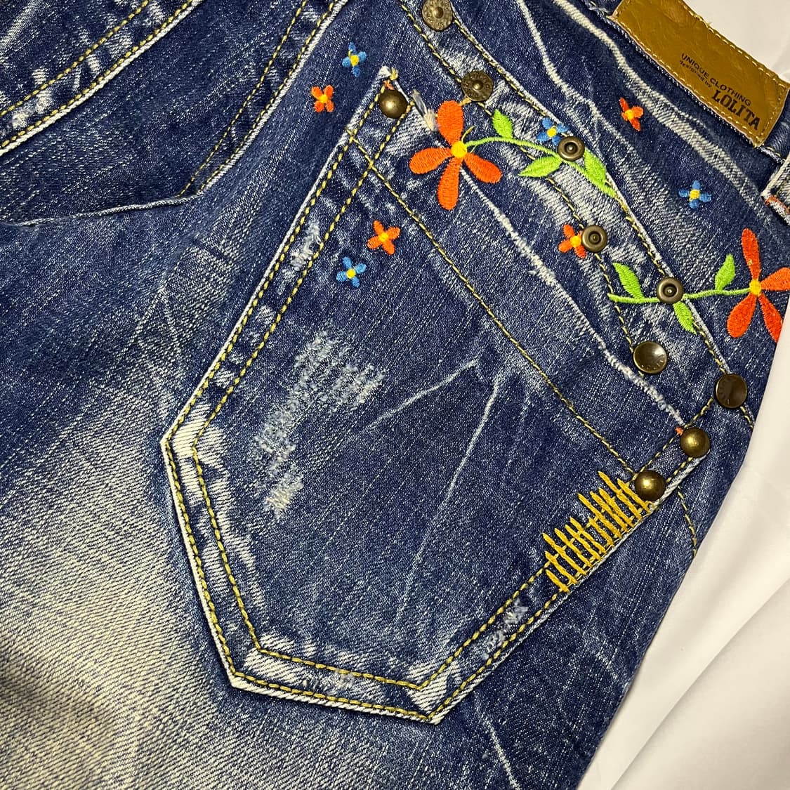Lolita Jeans . 엠브로이드 부츠컷 워싱진 상품이미지5