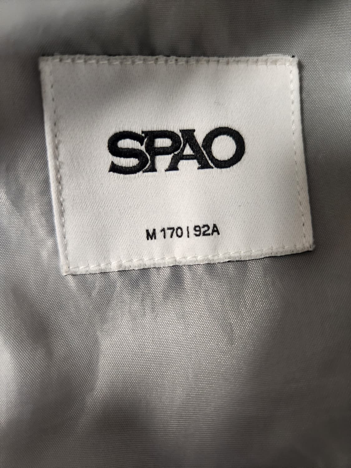 스파오 남녀공용 그레이 푸퍼 숏패딩 사이즈95m

여러 중고사이트에도 같 상품이미지10