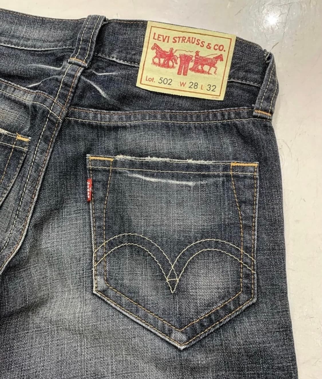 리바이스502 washing detail black denim pants 상품이미지4