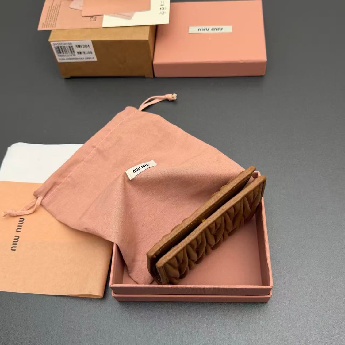 미우 미우 스몰 마테라쎄 나파 레더 지갑 카라멜 상품이미지3