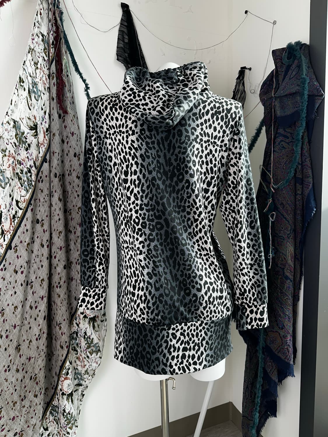 그레이 레오파드 후드 집업 상품이미지2