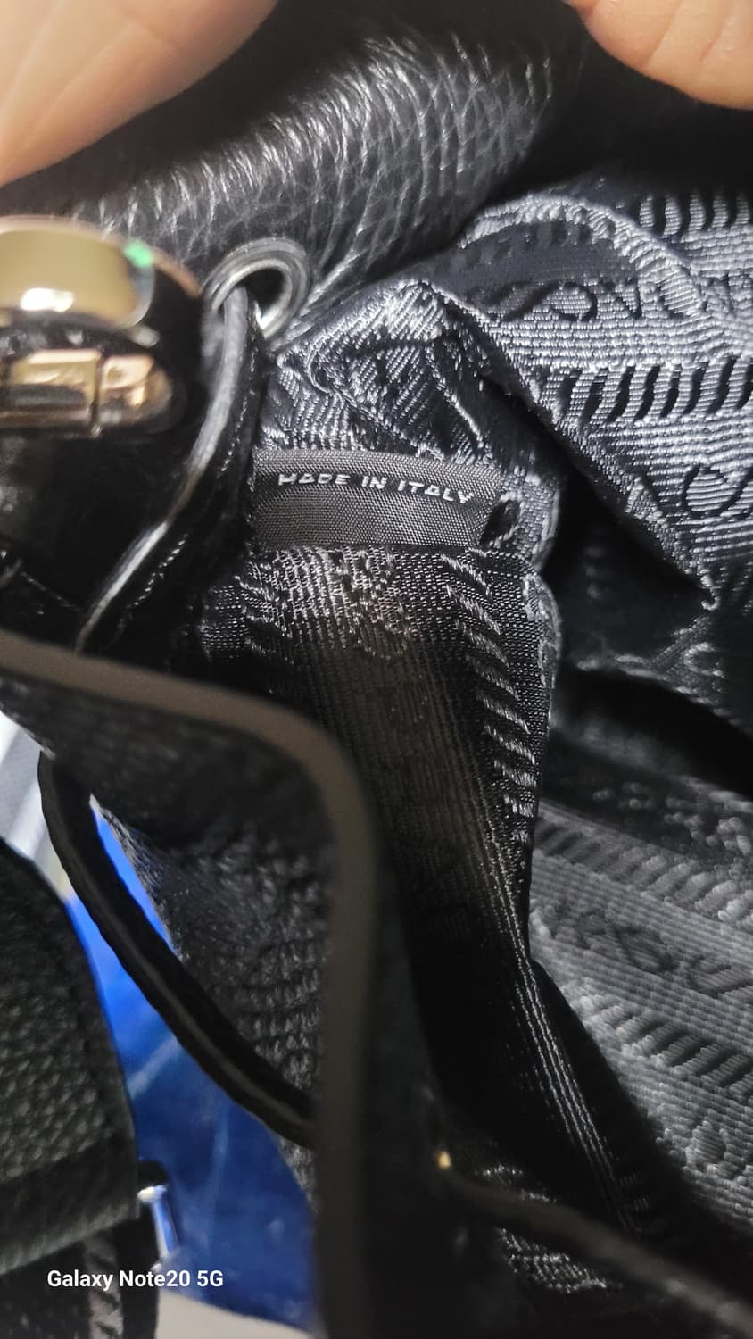 프라다 다이노 버킷 숄더백 상품이미지10