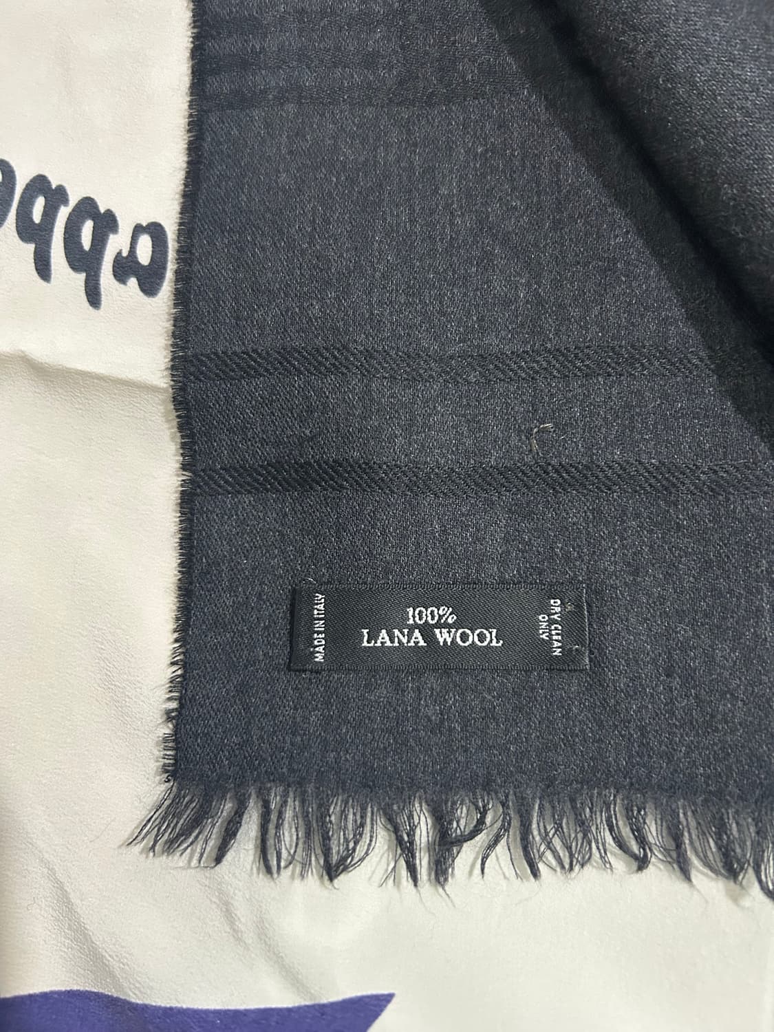 발렌티노 블랙 머플러 상품이미지5