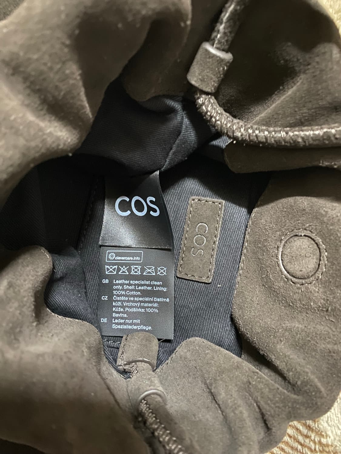 COS 코스 카바텔리 미니 클러치 백 스웨이드 브라운 상품이미지4