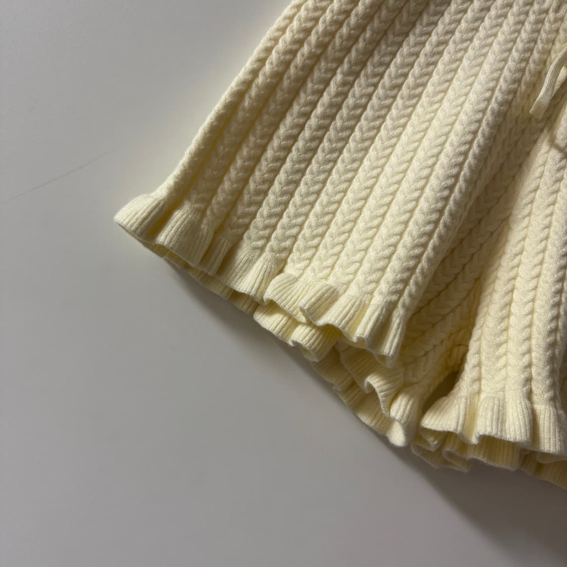 새상품 니트 프릴 반바지 (아이보리) 상품이미지2