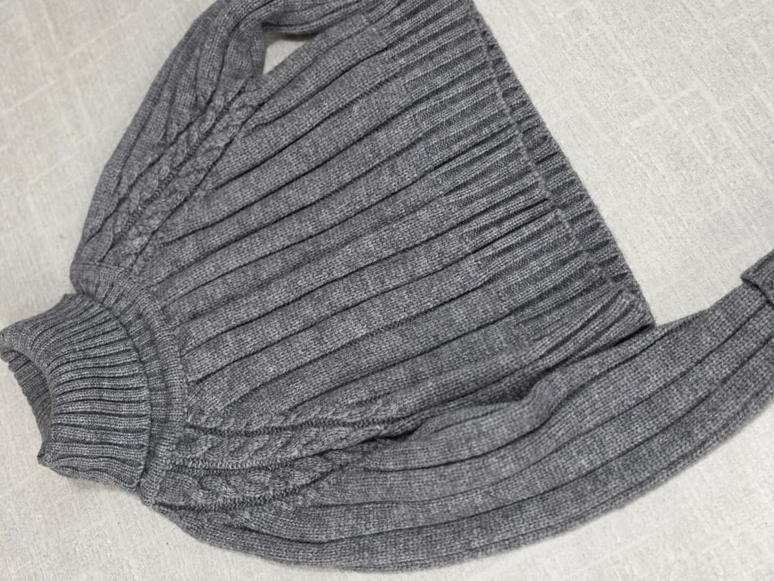 그레이 케이블 터틀넥 크롭 니트 상품이미지2