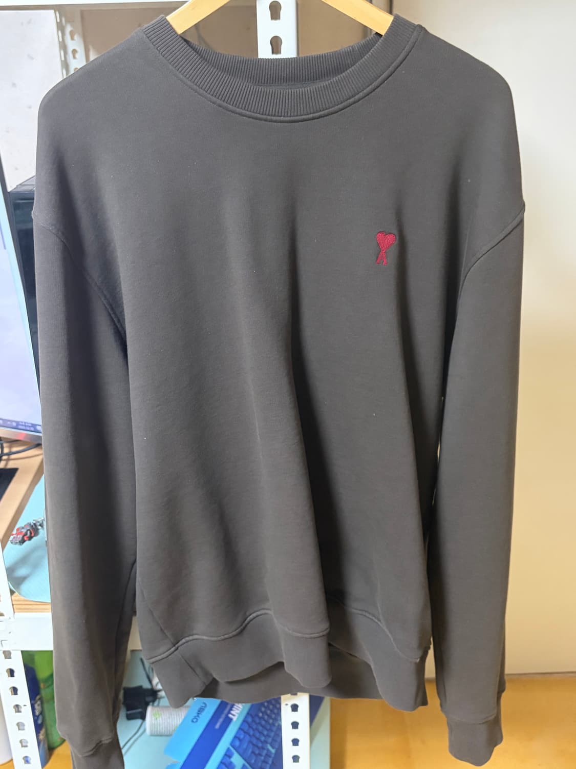 아미 하트 맨투맨 카키 상품이미지1