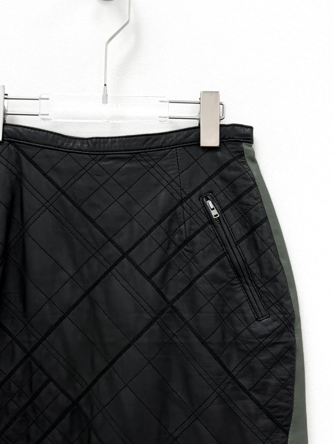 프린 라인 퀼팅 레더 패널 스커트 상품이미지2
