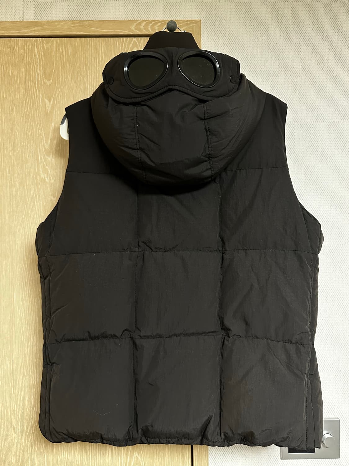 CP컴퍼니 고글 패딩 베스트 차콜 L 상품이미지2