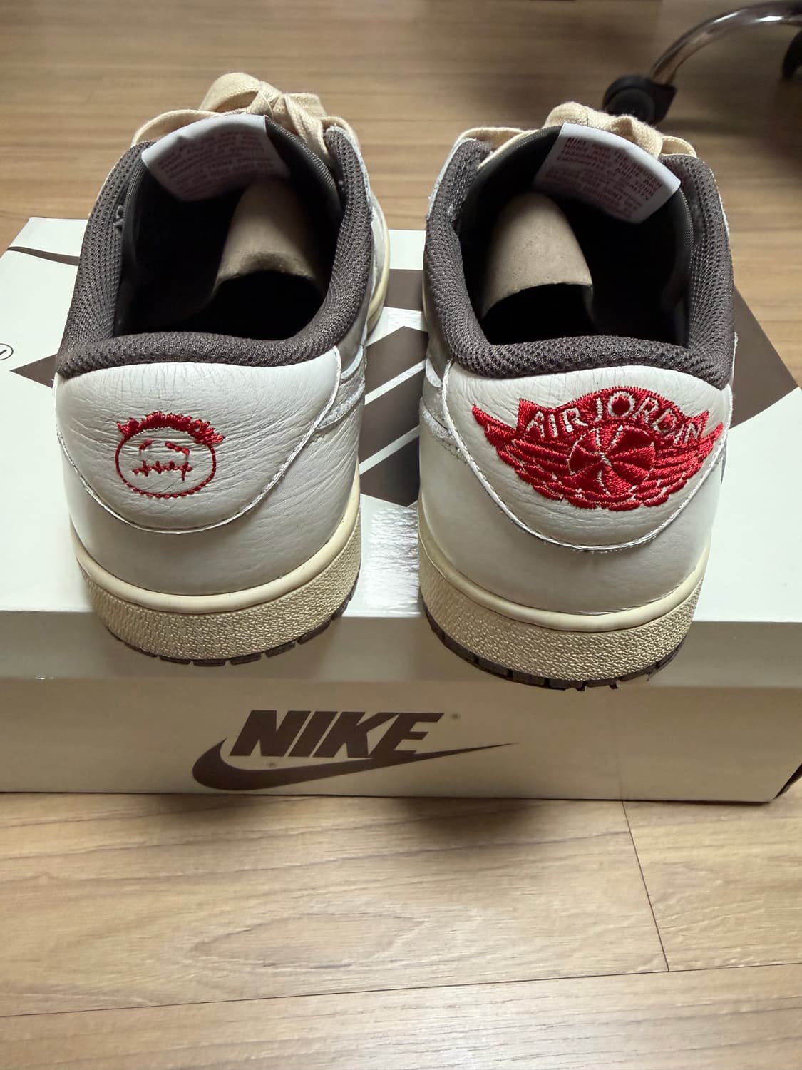 트래비스스캇 조던1 리버스 모카 270 상품이미지4