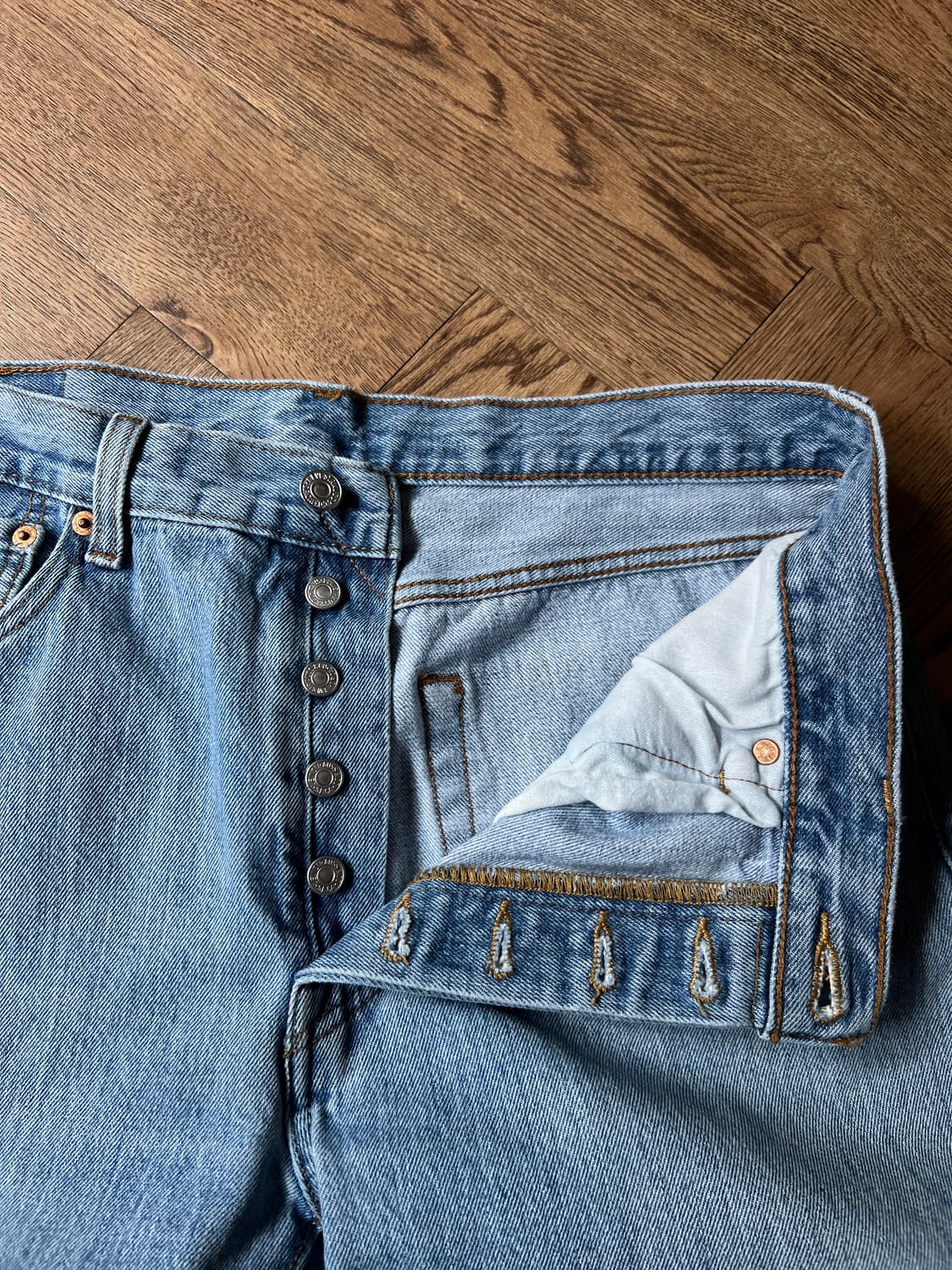 [33]리바이스 501 라이트블루 워싱 스트레이트 데님 팬츠 상품이미지3