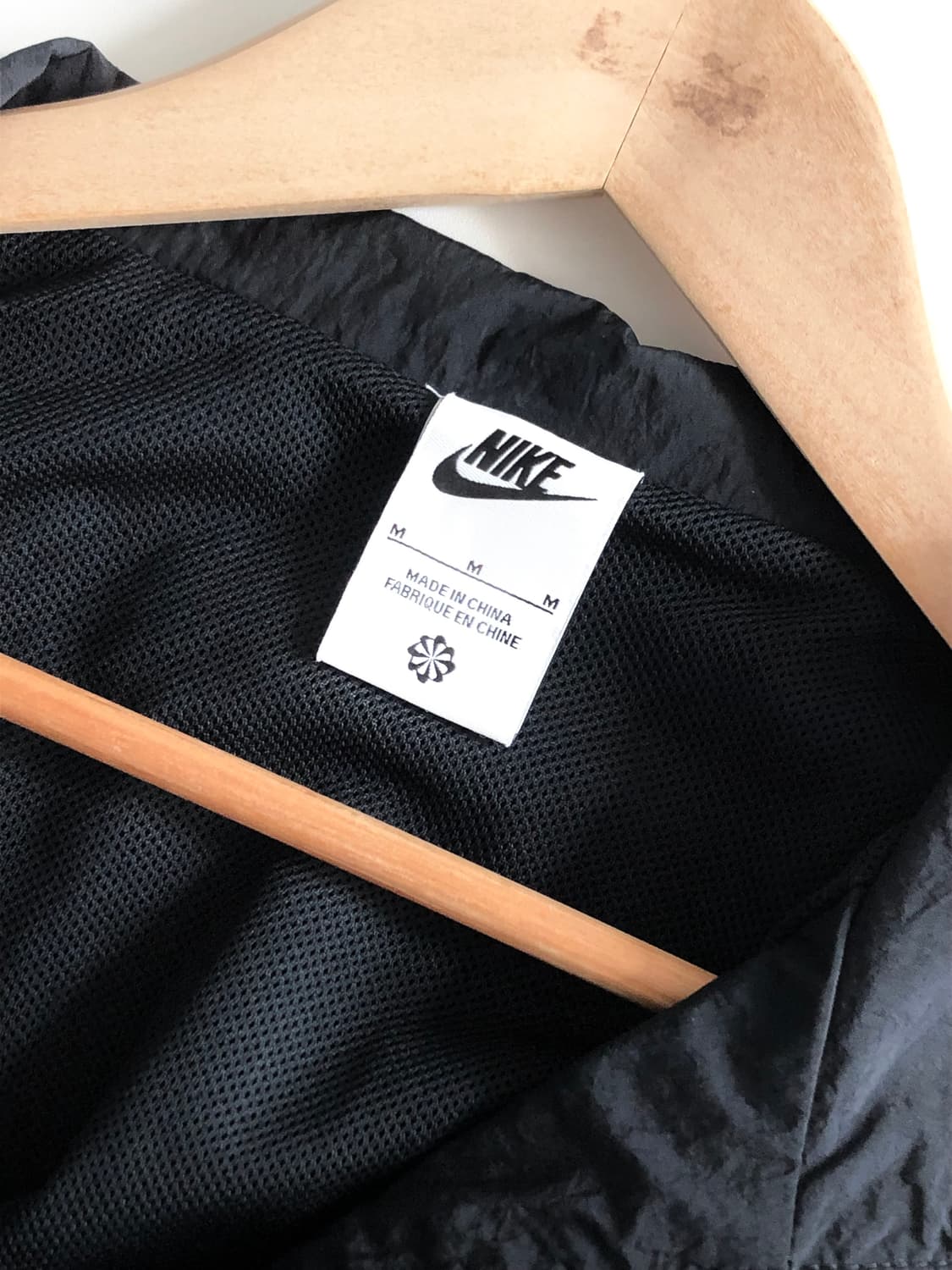 Nike 나이키 미드 스우시 블랙 컬러 우븐 바람막이 자켓 상품이미지5