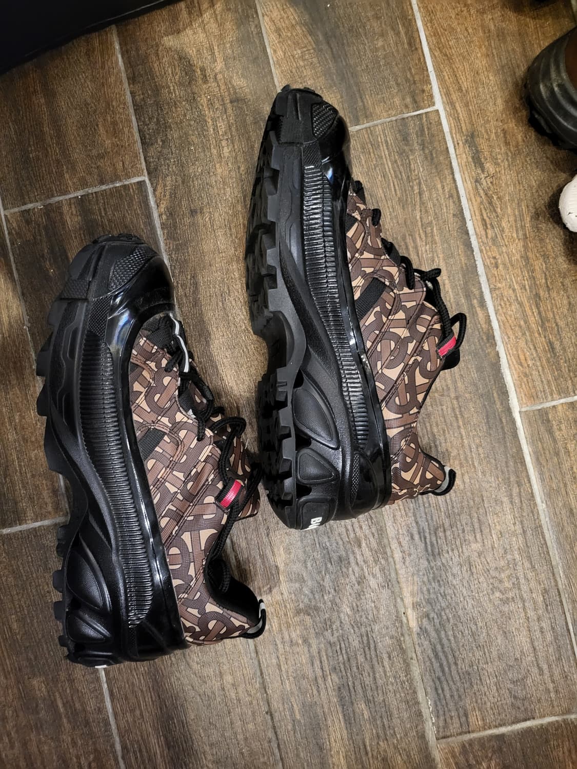 버버리운동화 250~255 상품이미지1