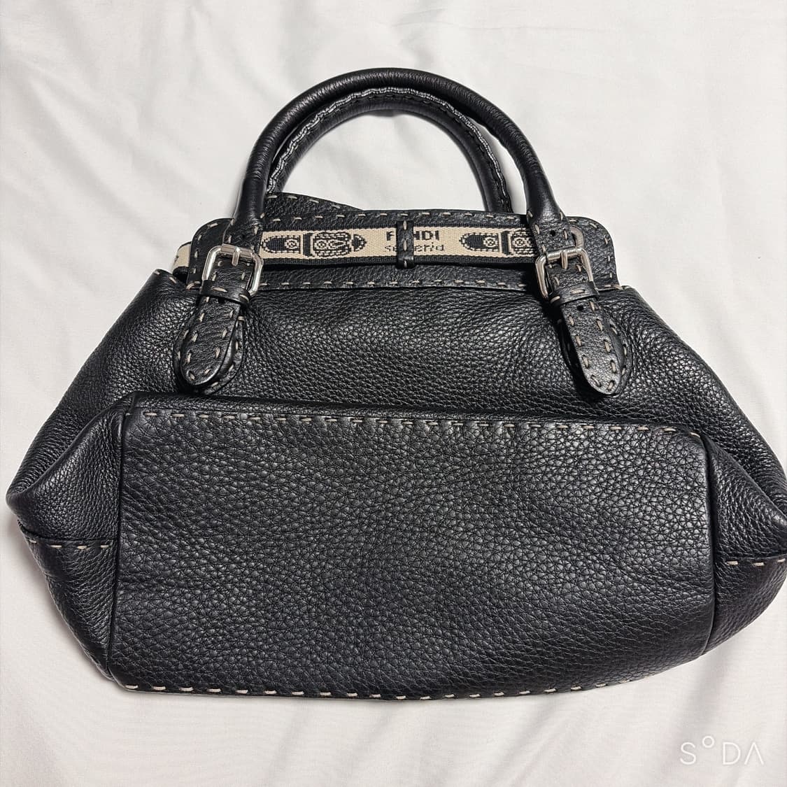 펜디 셀러리아 토트백 블랙 상품이미지2