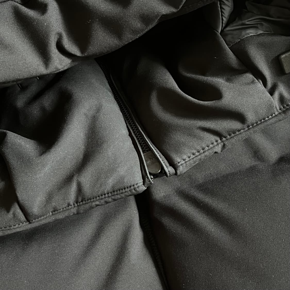 유니클로 심리스다운파카 블랙 S 상품이미지3