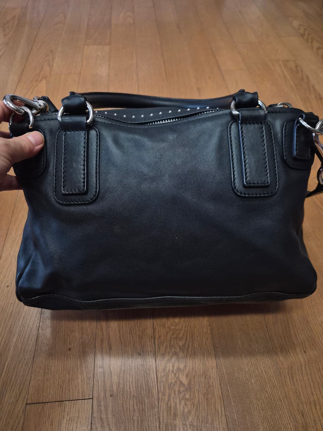 (정품) 지방시 판도라 스터드 크로스백 미듐 (명품 여자 가방 숄더백) 상품이미지4