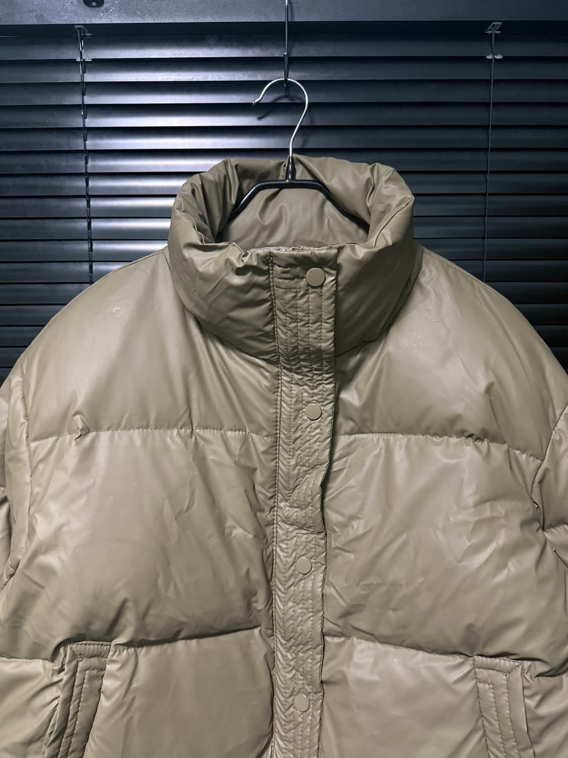 보세 카키 유광 크롭 숏 패딩 하이넥 웰론 점퍼 글로시 푸퍼 가죽 레더 상품이미지6