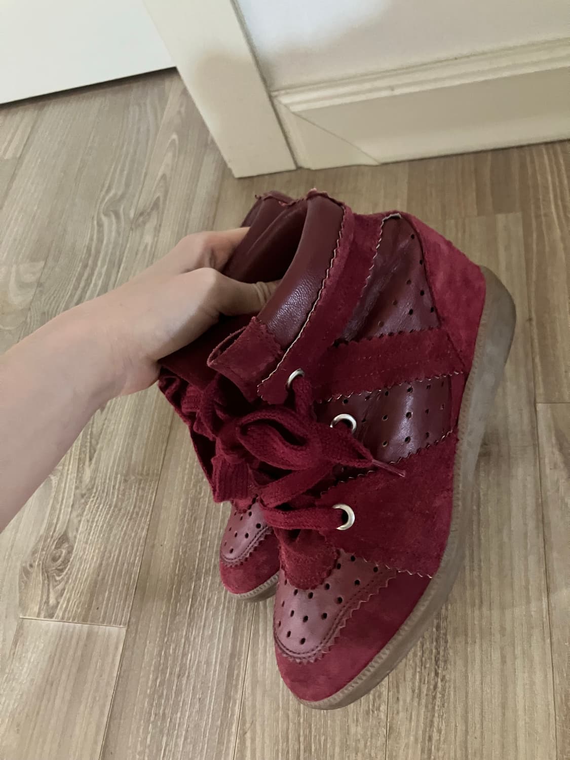 이자벨마랑 바비 히든 웨지 스니커즈 와인 상품이미지1