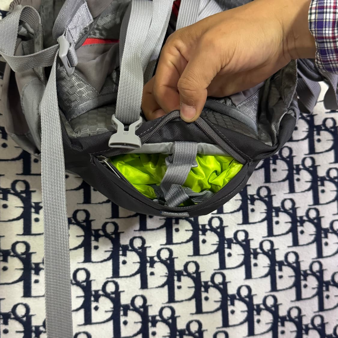 블랙야크 캐치업 28L 등산 배낭 그레이/레드 상품이미지7