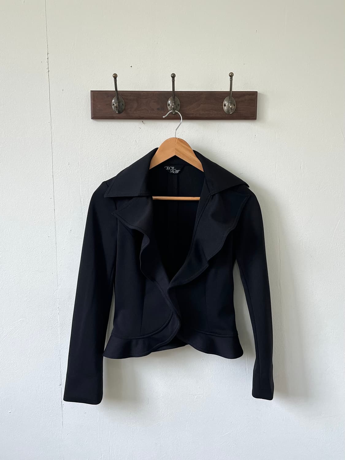 CECIL McBEE 셔링 블랙 자켓 상품이미지1