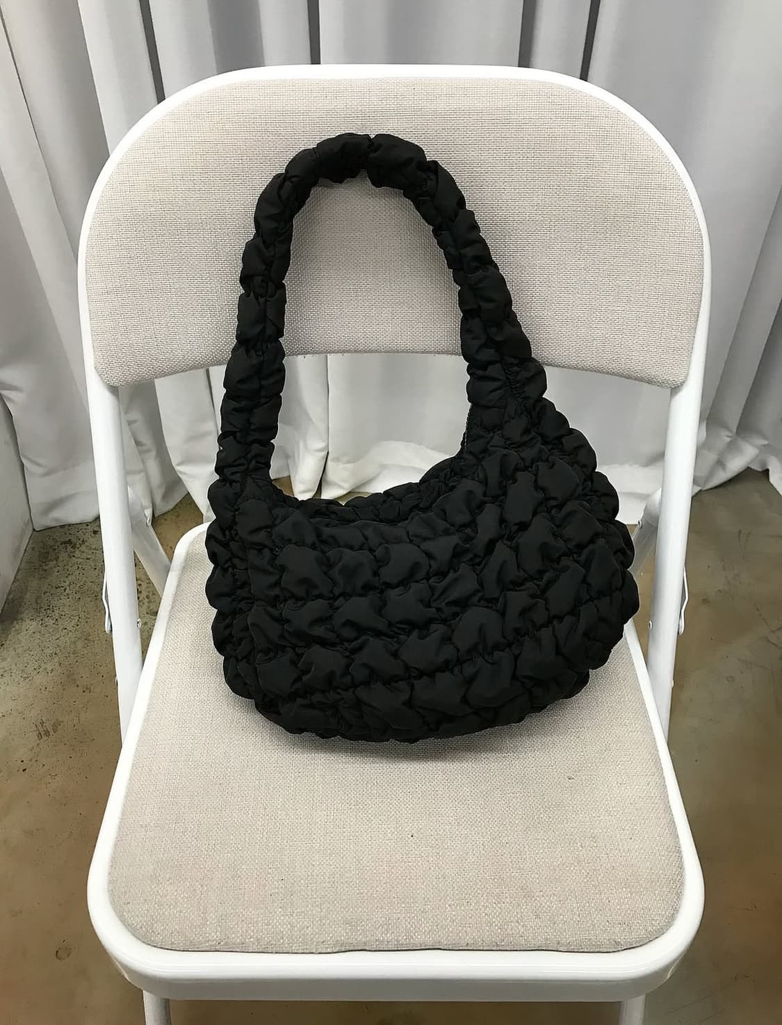 코스 퀼티드 미니 구름백 가방 상품이미지1