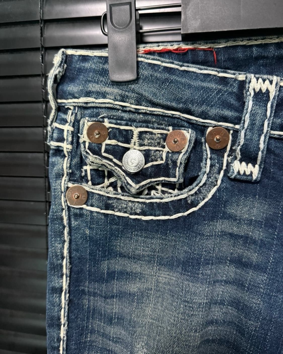 트루릴리젼 트루릴리전 조이 슈퍼 티 워싱 데님 부츠컷 플레어진 26 팬츠 상품이미지4