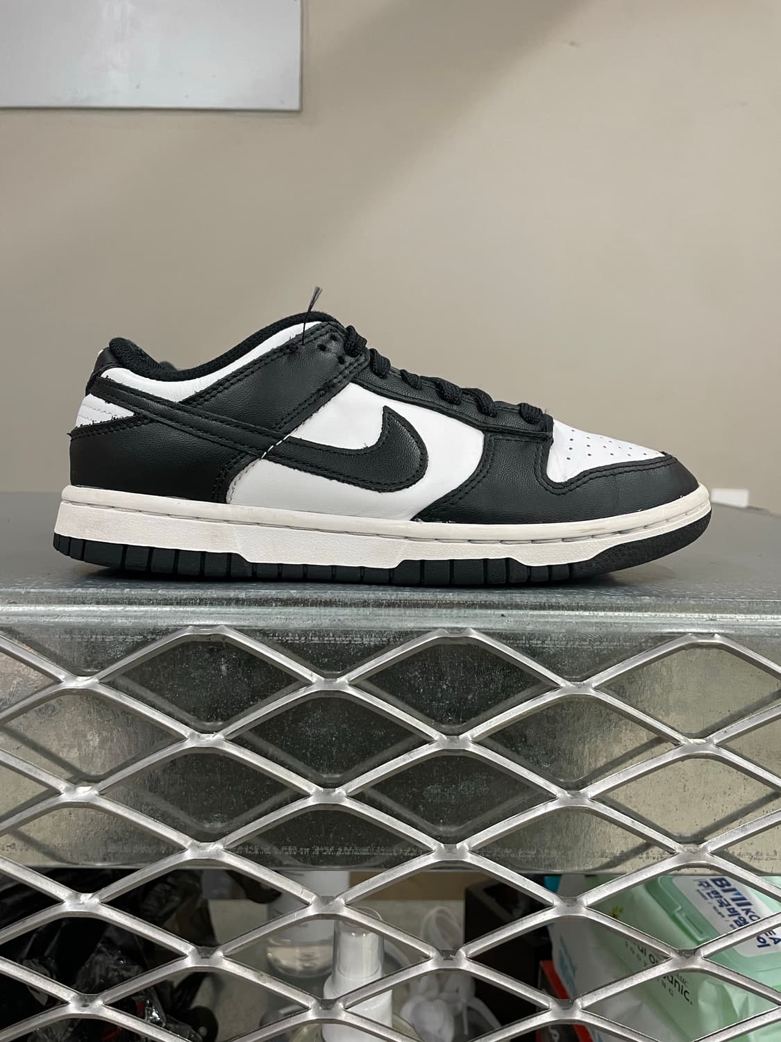 나이키 덩크 로우 화이트 블랙 230 상품이미지4