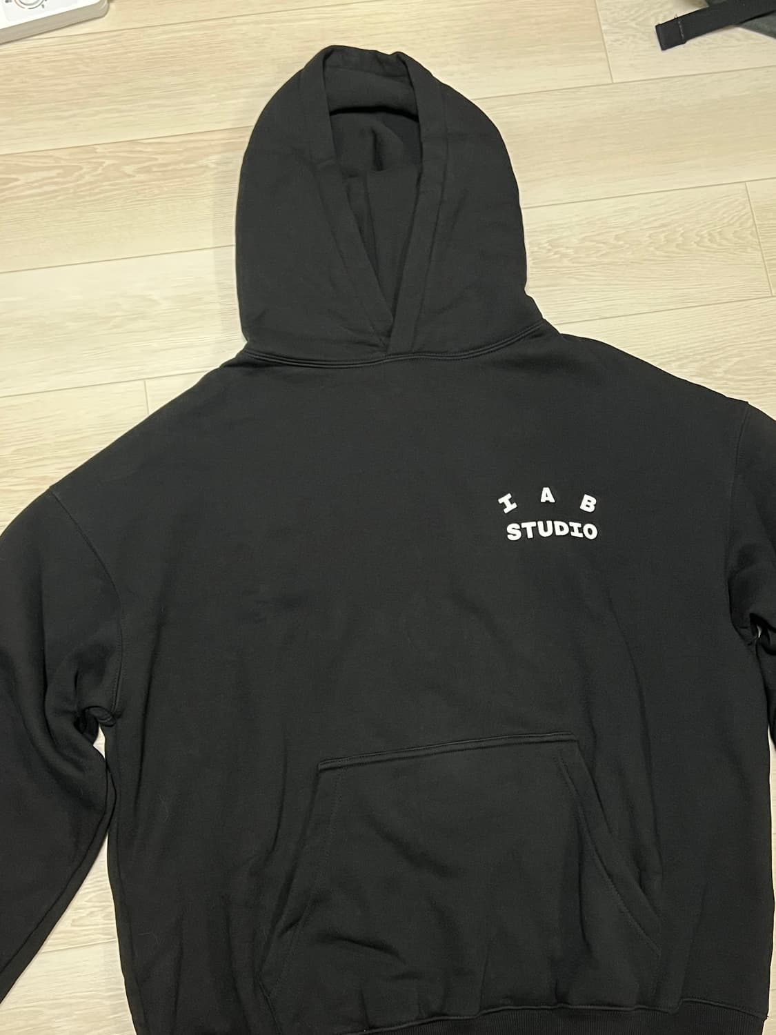 아이앱 스튜디오 블랙 후드티  상품이미지2