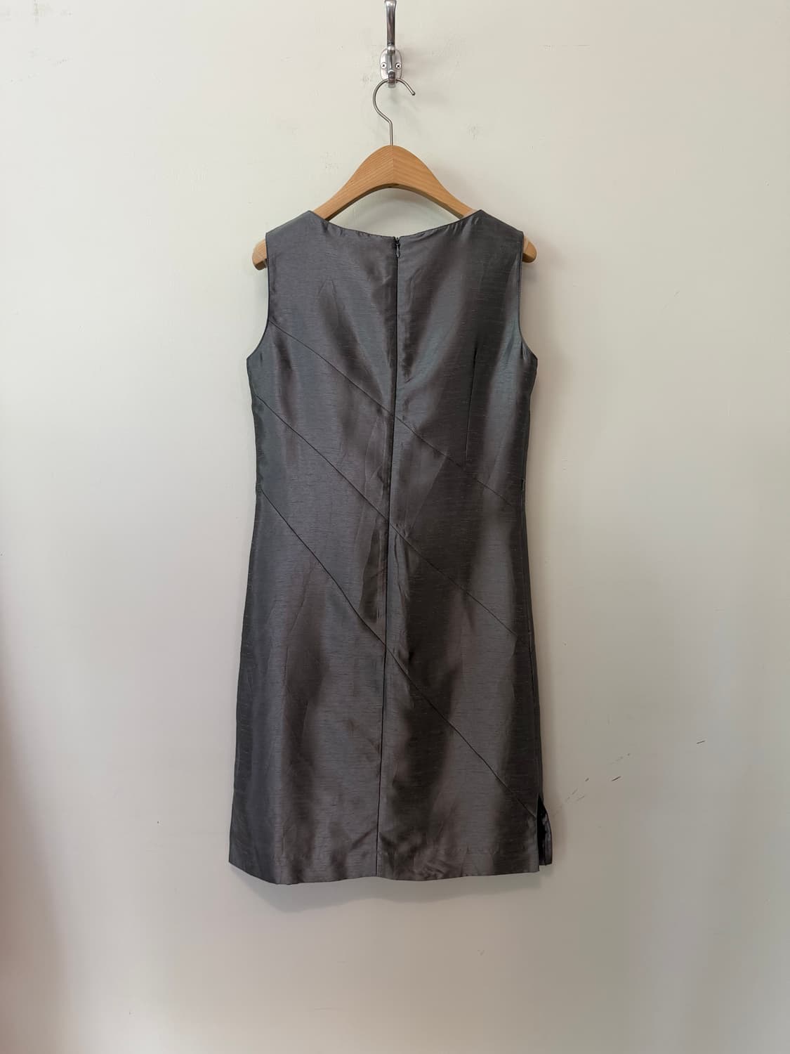 Glossy v-neck dress 상품이미지8