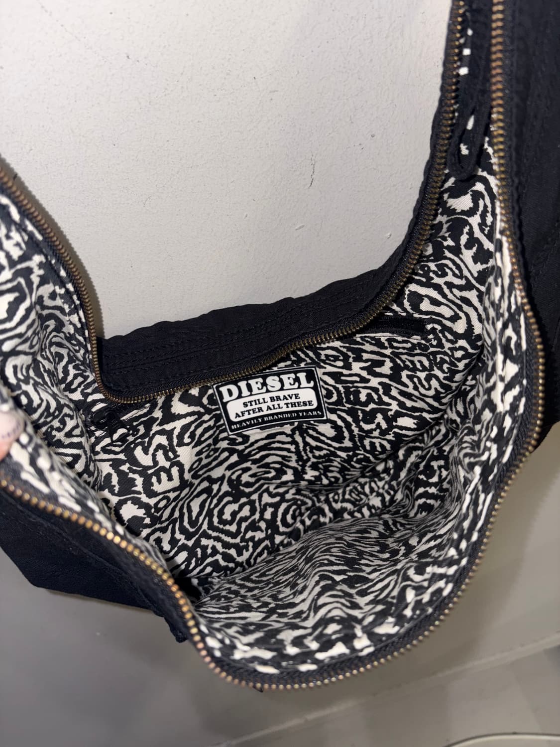 DIESEL archive shoulder bag black  상품이미지7