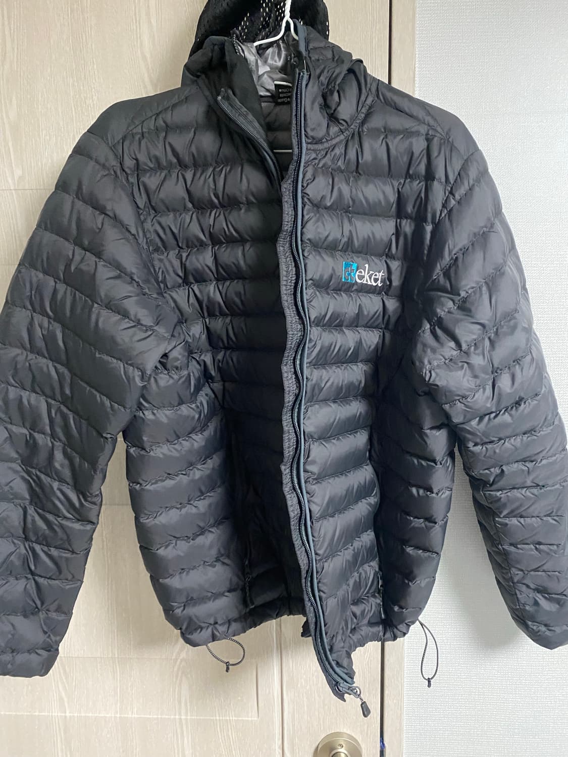 테켓 경량패딩 블랙 L 팝니다 상품이미지2