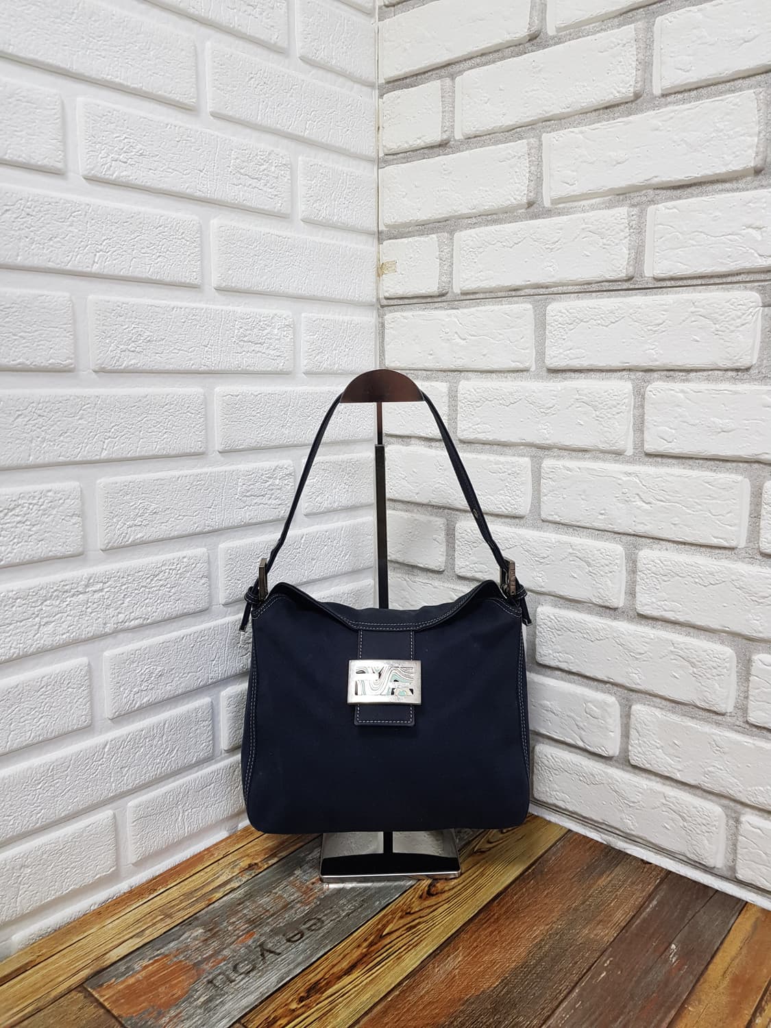 [정품] 펜디 마블로고 패브릭 숄더백 상품이미지1