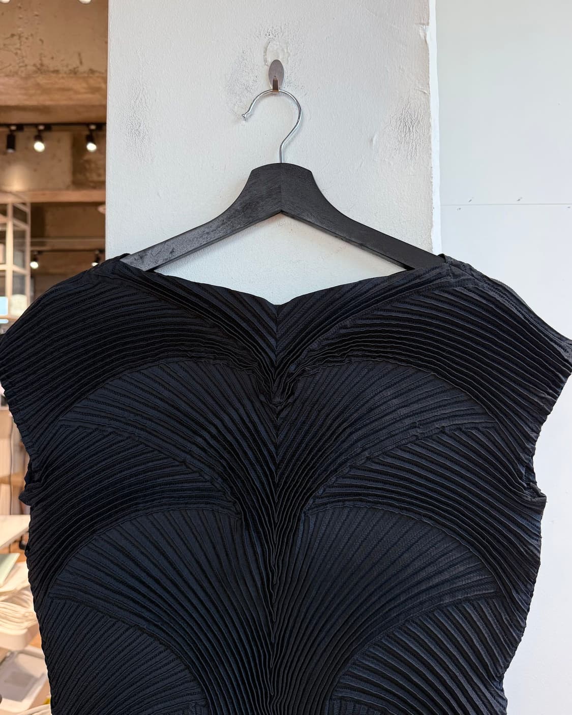 이세이미야케 블랙 링컬 슬리브리스  상품이미지3