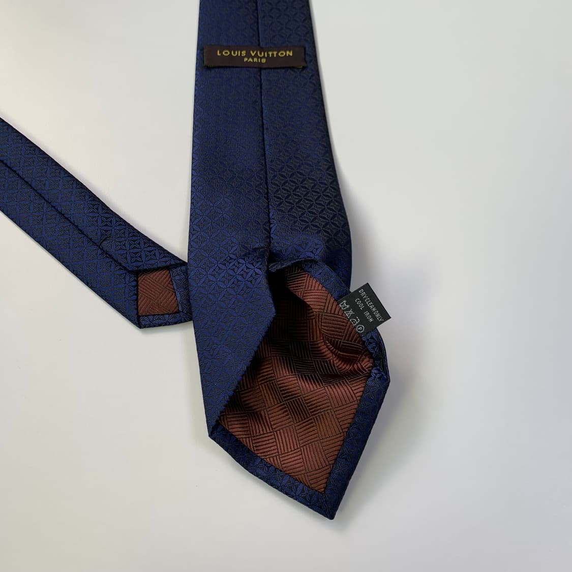 루이비통 명품넥타이 네이비컬러 A+등급 최상급 8.3cm 정장룩코디 상품이미지8