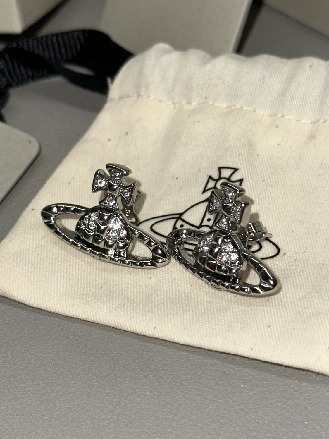 거의 새상품) 비비안웨스트우드 메이페어 바스 릴리프 귀걸이 상품이미지4