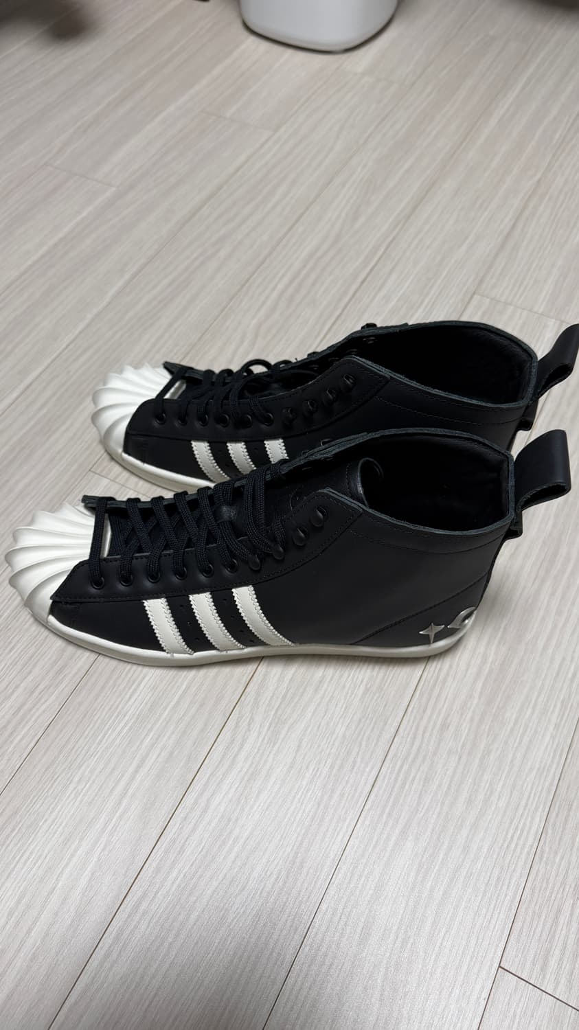 아디다스 x 떠그 클럽 슈퍼스타 부츠 상품이미지3