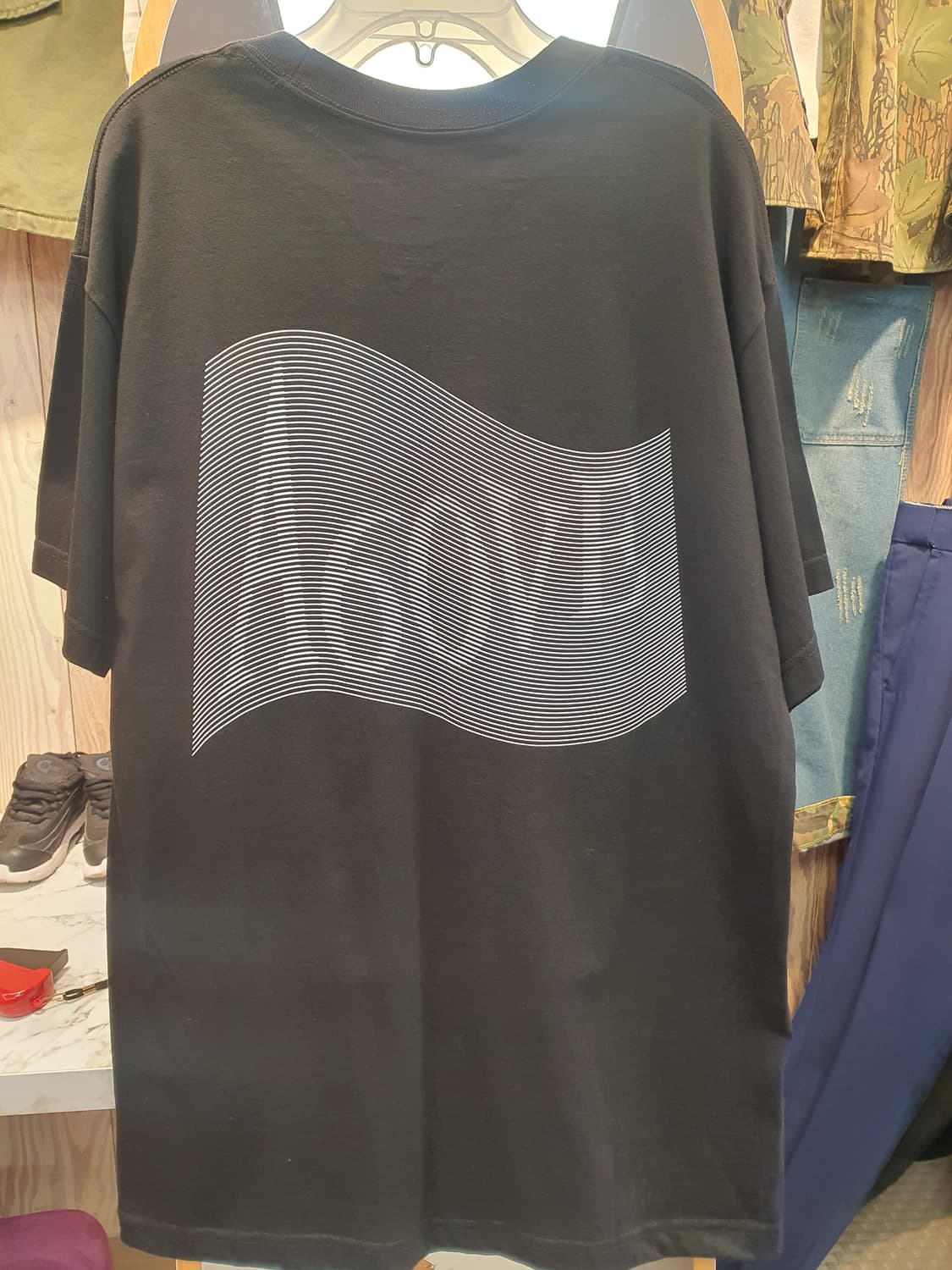 [L] 어보브(A6OVE) 후면 플래그 그래픽 반팔 티셔츠 (상태좋음) 상품이미지4