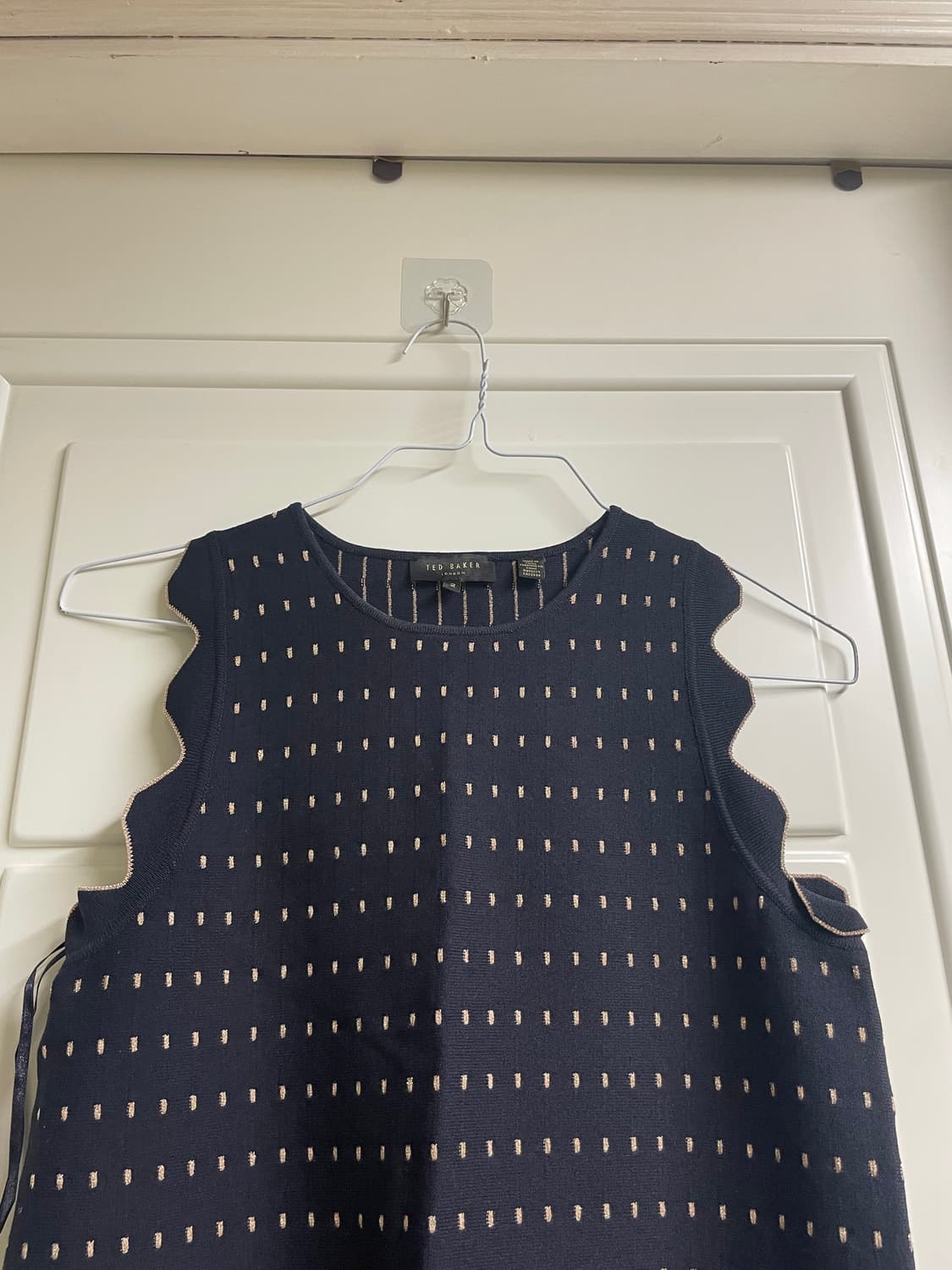 TED BAKER(테드베이커) 네이비골드 슬리브리스 원피스 상품이미지5