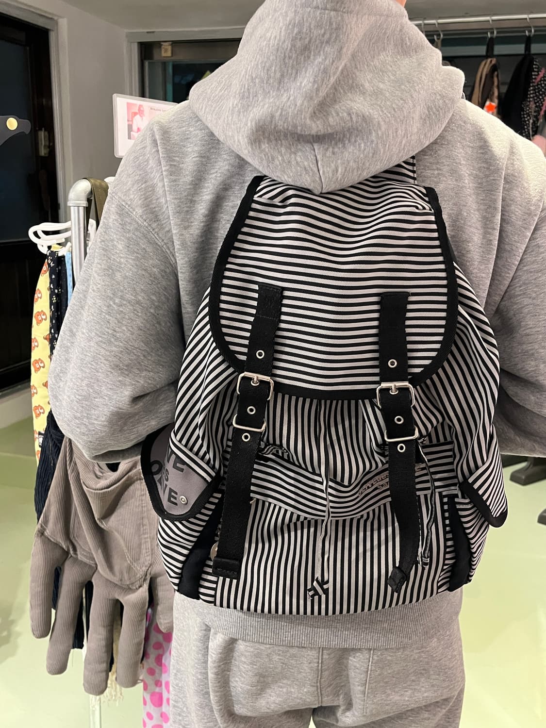 olivedesolive 블랙 스트라이프 백팩  상품이미지2