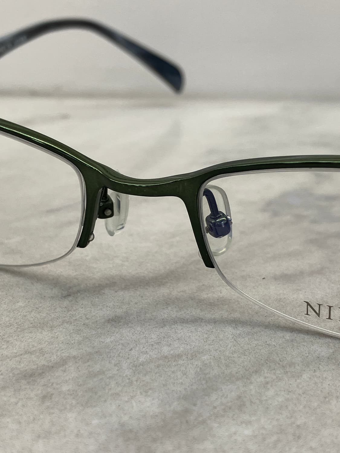 B44 니나리치 NINA RICCI 유광 딥그린 반무테 큐빅 메탈테 안경 상품이미지5